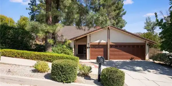27601 Endeavor Street