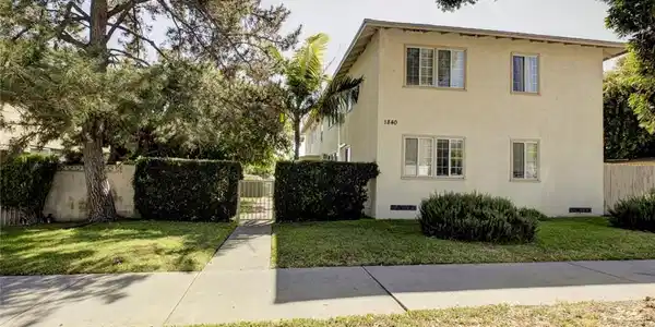 1840 W Glenoaks Blvd.