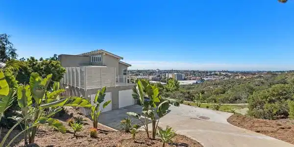 700 Selma Pl