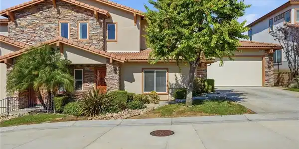 585 Via Pueblo