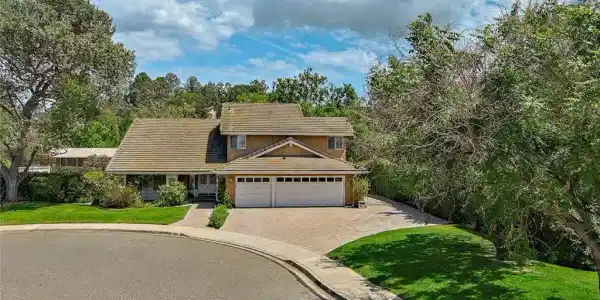984 Oakmont Court