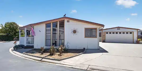 84 Poinsettia Gardens Drive