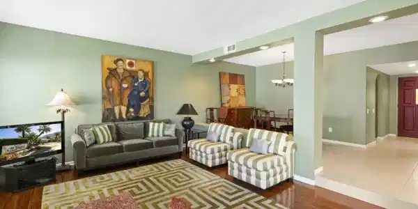 410 N Calle El Segundo