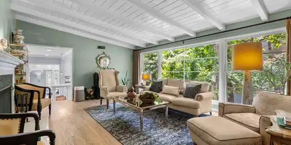3820 Mandeville Canyon Road