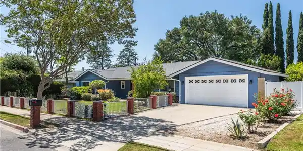 2027 Holly Ave