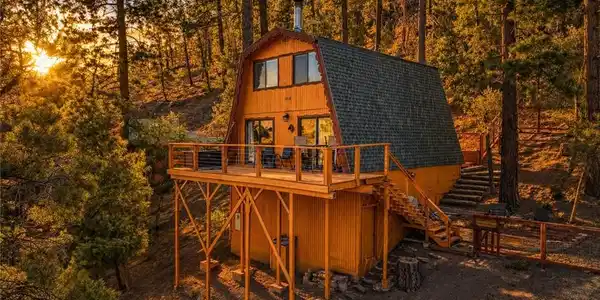 1916 Rustic Way