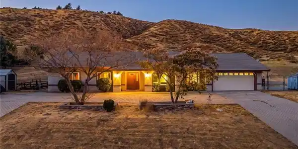 9231 Elizabeth Lake
