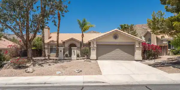 65920 Avenida Cadena