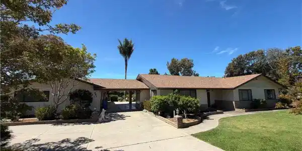 341 N Las Flores