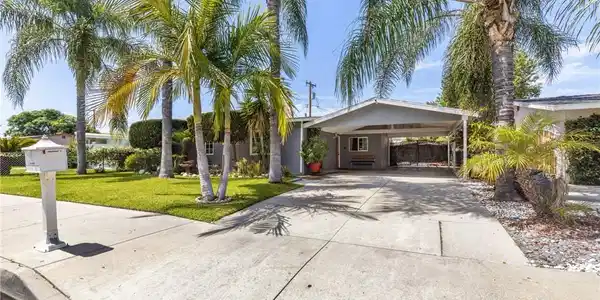 5515 N Duxford
