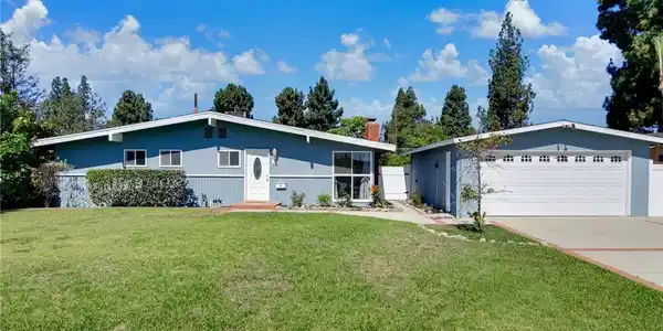 1027 N Greer