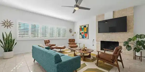 415 E Avenida Granada