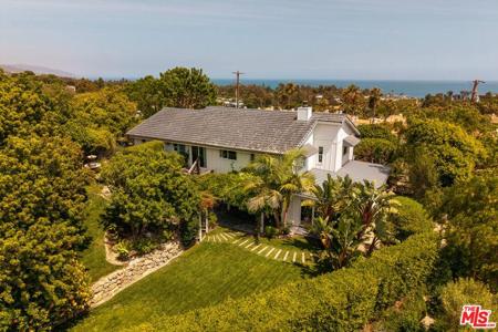 6363 Zumirez Drive