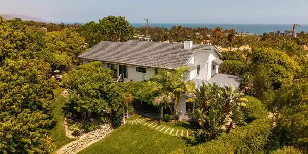 6363 Zumirez Drive