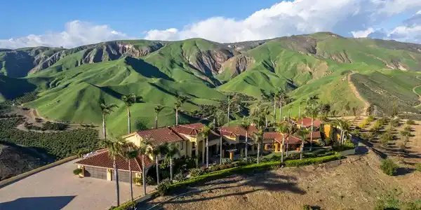 2065 E La Loma Avenue