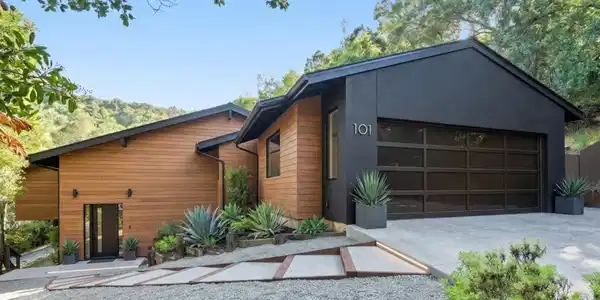 101 Ravinia Way