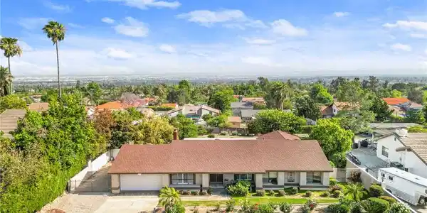 9461 Valley View