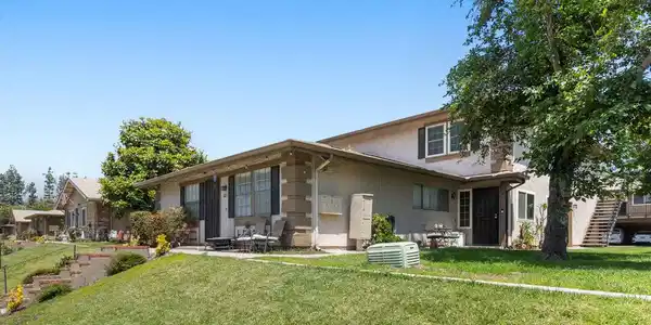 1021 W Sierra Madre Avenue