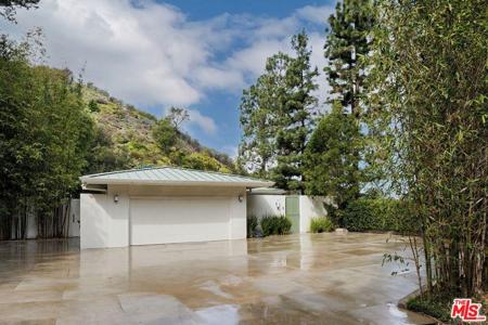1726 Stone Canyon Road