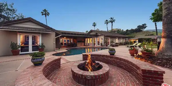 1910 Las Flores Drive
