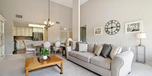 8 Pomfret Walk