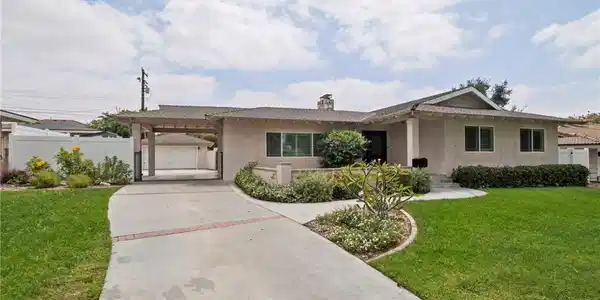 1382 N Ukiah
