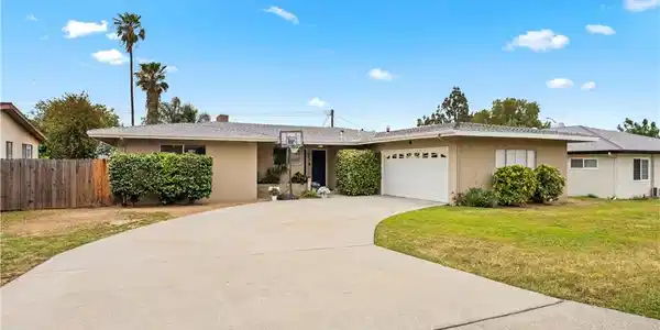 3400 W Nicolet