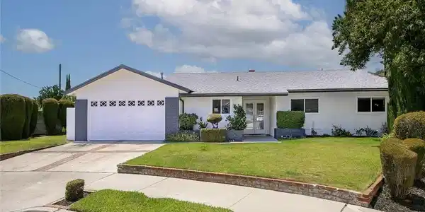 1329 Essex Court