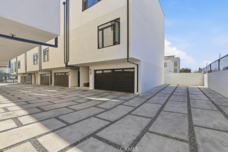 6511 N Contour Lane