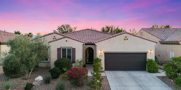 81667 Avenida Viesca