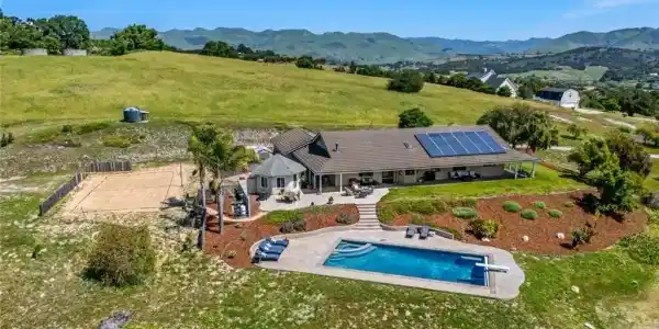 225 Pioneer Cir