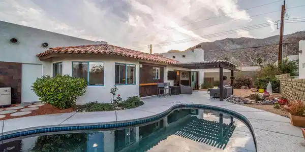 52525 Avenida Obregon