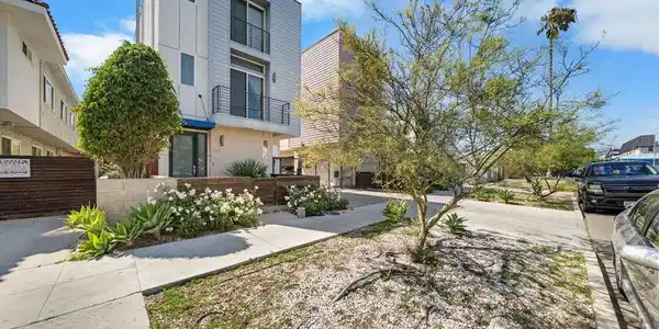 319 S Serrano Avenue