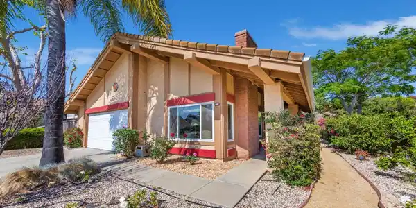 1374 Saddleback Trail