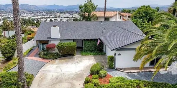 1535 Avenida Ladera