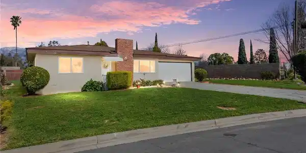 1282 N California
