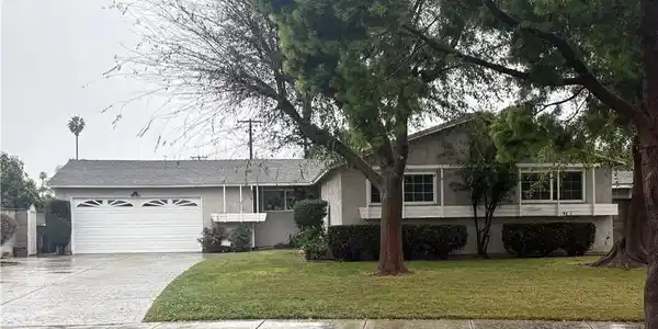 8960 Delano