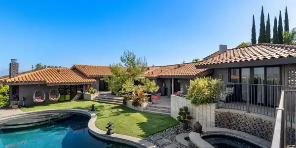 6315 Ridge Manor