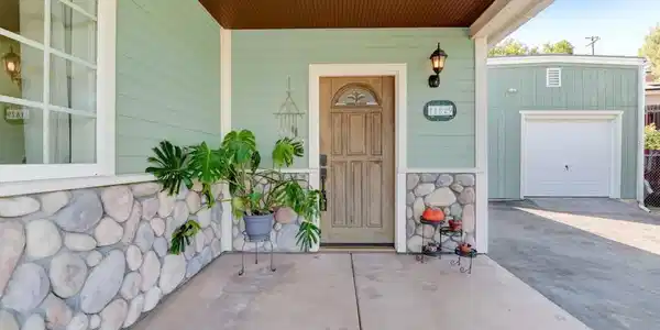 11829 Altadena Rd