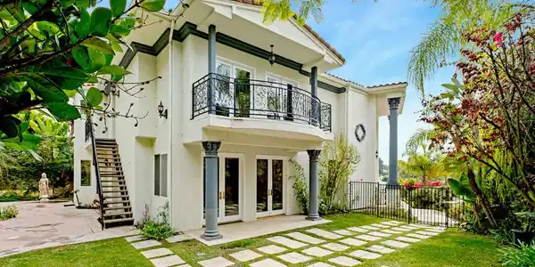 2997 Beverly Glen Circle