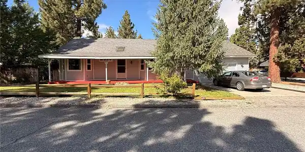 411 E Fairway Boulevard