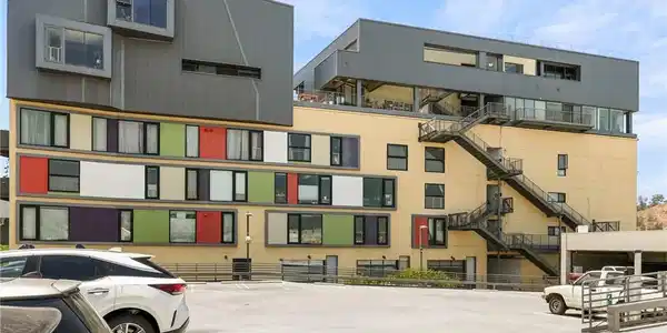 200 N San Fernando