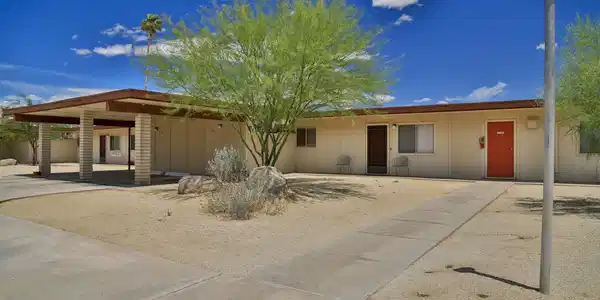 3158 Club Circle East