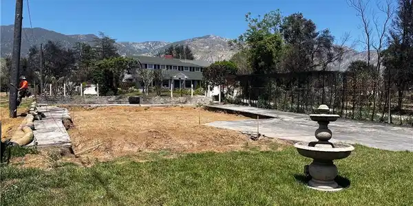 419 W Altadena Drive