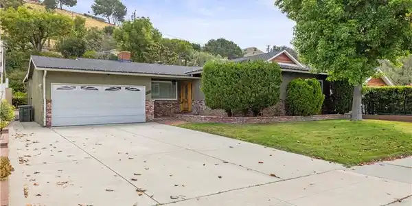 2724 N Kenneth
