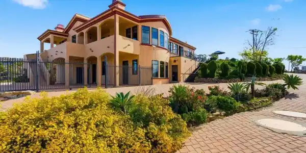 10825 Pacific View Drive