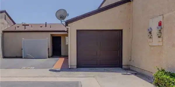 579 Parkview