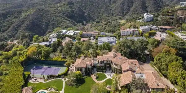 1550 Amalfi Drive