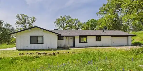 43642 Crystal Cave Circle