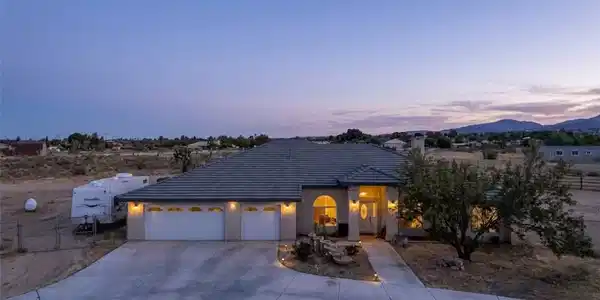 11671 Desert View